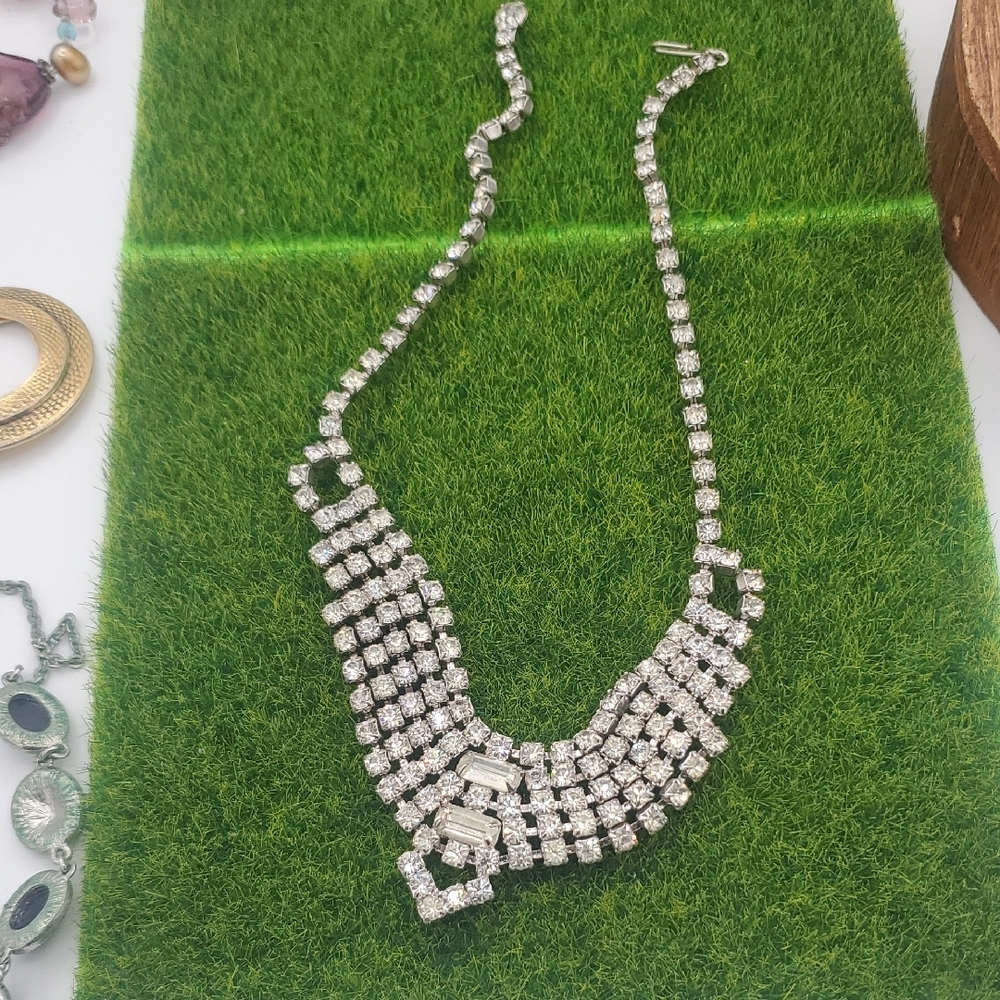 1952 Dazzling Midcentury Crystal Elegant Necklace 16 Inch N3833